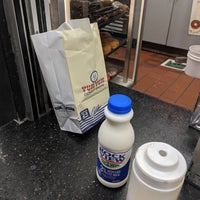 7/21/2019 tarihinde Christina S.ziyaretçi tarafından Yum Yum Donuts'de çekilen fotoğraf