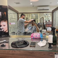 Foto tirada no(a) Elegant Mustache Barber Shop ( B.1 ) Al-Malaqa por تركي بن فهد . em 10/27/2022