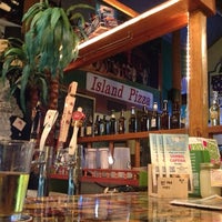12/4/2012 tarihinde Sean T.ziyaretçi tarafından Island Pizza Restaurant'de çekilen fotoğraf