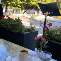 Das Foto wurde bei Alzer Cafe von Munirah am 9/10/2022 aufgenommen