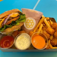 11/6/2020 tarihinde Honeybee Burgerziyaretçi tarafından Honeybee Burger'de çekilen fotoğraf