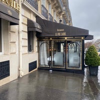 Photo taken at Hôtel Splendid Étoile by Noura on 3/17/2022
