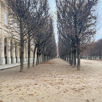 รูปภาพถ่ายที่ Jardin du Palais Royal โดย Ghada เมื่อ 12/1/2023