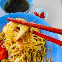 Photo taken at 545 Whampoa Prawn Noodle by Audrey H. on 7/16/2023