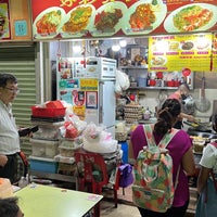 Photo taken at Circuit Road Hawker Centre by Audrey H. on 11/2/2022