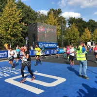 Photo taken at BMW Berlin-Marathon by Olga S. on 9/16/2018