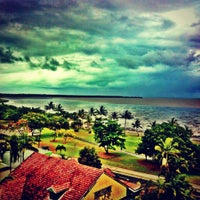 Foto tomada en Holiday Inn Cairns Harbourside  por Marcello V. el 11/10/2012