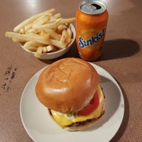 Foto diambil di Burger 10 oleh J pada 2/7/2019