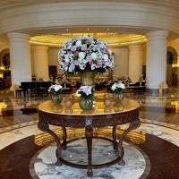 Photo taken at Habtoor Palace Dubai, LXR Hotels &amp;amp; Resorts by ☘️Tati☘️ on 4/29/2024