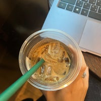 Foto tomada en Starbucks  por Reem. el 6/5/2023