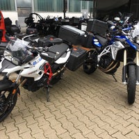 Foto tirada no(a) BMW Motorrad Zentrum por しぇるぴ し. em 9/9/2019