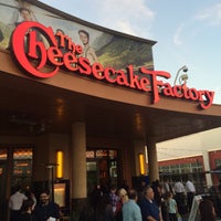 Photo taken at The Cheesecake Factory by Detlef S. on 10/24/2015
