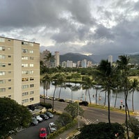 Das Foto wurde bei Waikiki Sand Villa Hotel von Blue H. am 4/14/2021 aufgenommen