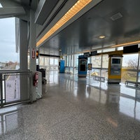 Photo taken at JFK AirTrain - Howard Beach by Blue H. on 11/21/2023