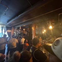 Das Foto wurde bei Alchemist Bar &amp;amp; Lounge von Blue H. am 6/21/2022 aufgenommen