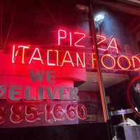 Foto tomada en Victor&amp;#39;s Pizza  por Blue H. el 5/3/2024