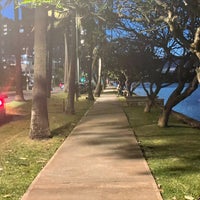 Das Foto wurde bei Waikiki Sand Villa Hotel von Blue H. am 4/16/2021 aufgenommen