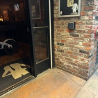Foto scattata a Louie&amp;#39;s Bar da Blue H. il 5/4/2024