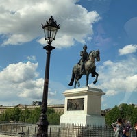 Photo taken at Statue Équestre d&amp;#39;Henri IV by 🌷𝑀𝓎 dear 𝑀𝑒 🌺 on 5/7/2022