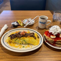 Photo taken at IHOP by Inlo on 10/10/2020
