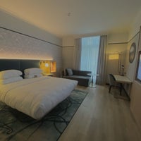 รูปภาพถ่ายที่ Brussels Marriott Hotel Grand Place โดย AlR🍒 เมื่อ 8/8/2023