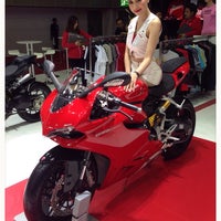Photo taken at Bangkok International Grand Motor Sale by 🇹🇭 Andy 🇹🇭 on 8/16/2014