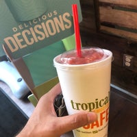 Das Foto wurde bei Tropical Smoothie Café von CLOSED!! 😁 am 7/6/2018 aufgenommen