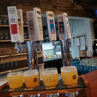 Foto tirada no(a) Newport Storm Brewery por Lauren M. em 3/12/2022