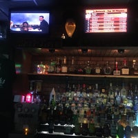 Foto tirada no(a) O&amp;#39;Shucks Pub &amp;amp; Karaoke Bar por J D. em 5/25/2016