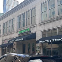 Foto scattata a Manny&amp;#39;s Steakhouse da Holly J. O. il 10/14/2023