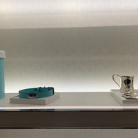 Photo taken at Tiffany &amp;amp; Co. by 🦋 on 10/9/2022