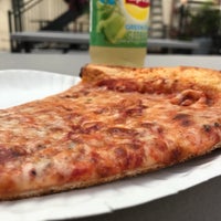 8/7/2017 tarihinde Erin W.ziyaretçi tarafından Downtown House Of Pizza'de çekilen fotoğraf