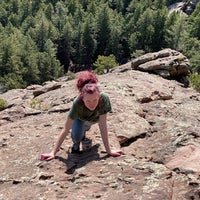 Foto tomada en Lindsay&amp;#39;s Boulder Deli  por Milo D. el 4/15/2022