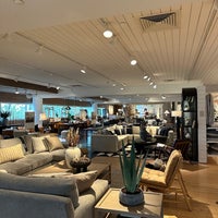 Снимок сделан в Crate &amp;amp; Barrel пользователем Milo D. 4/18/2024