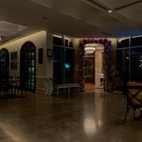 Foto diambil di W Café &amp;amp; Lounge oleh Rawan 🧜🏽‍♀️ pada 12/30/2020