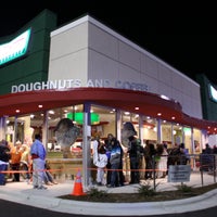 รูปภาพถ่ายที่ Krispy Kreme Doughnuts โดย Krispy Kreme Doughnuts เมื่อ 11/7/2013