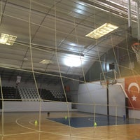 รูปภาพถ่ายที่ Hidayet Türkoğlu Basketbol ve Spor Okulları Dikmen โดย Burak ⚔. เมื่อ 6/6/2017