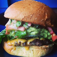 6/26/2013にJason G.がBlue Star Burgersで撮った写真