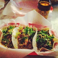 3/7/2014 tarihinde Albina R.ziyaretçi tarafından Five Tacos'de çekilen fotoğraf