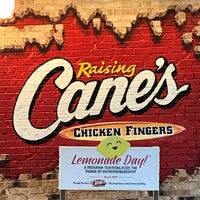 Foto tirada no(a) Raising Cane&amp;#39;s Chicken Fingers por Tammy H. em 3/29/2019