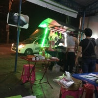 Photo taken at ร้านข้าวต้ม ไดนาโม ถนนนวลจันทร์ by Kongrat K. on 2/11/2017