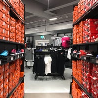Virus Settlers dragt Nike Factory Store - 158 visitors
