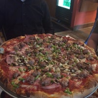 Foto scattata a Vitale&amp;#39;s Pizza da Willie W. il 4/24/2015