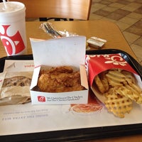 Photo taken at Chick-fil-A by Willie W. on 2/10/2014