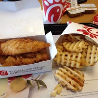 Photo taken at Chick-fil-A by Willie W. on 3/17/2014