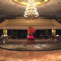 รูปภาพถ่ายที่ Lobby Lounge at Makati Shangri-La โดย 🇫🇷  🅰️-🅰️ziz  🇸🇦 เมื่อ 1/21/2021