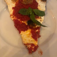 Photo prise au The Original Goodfella&amp;#39;s Brick Oven Pizza par Talia K. le11/11/2018