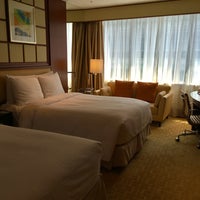 Foto diambil di Shanghai Marriott Hotel City Centre oleh Julia pada 4/23/2017