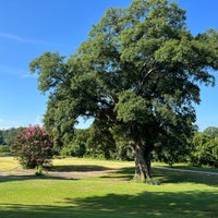 Photo taken at Atlanta BeltLine Trailhead @ Bobby Jones Golf Course by Ilse O. on 8/5/2022
