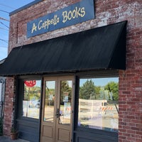 Photo taken at A Cappella Books by Ilse O. on 4/27/2019